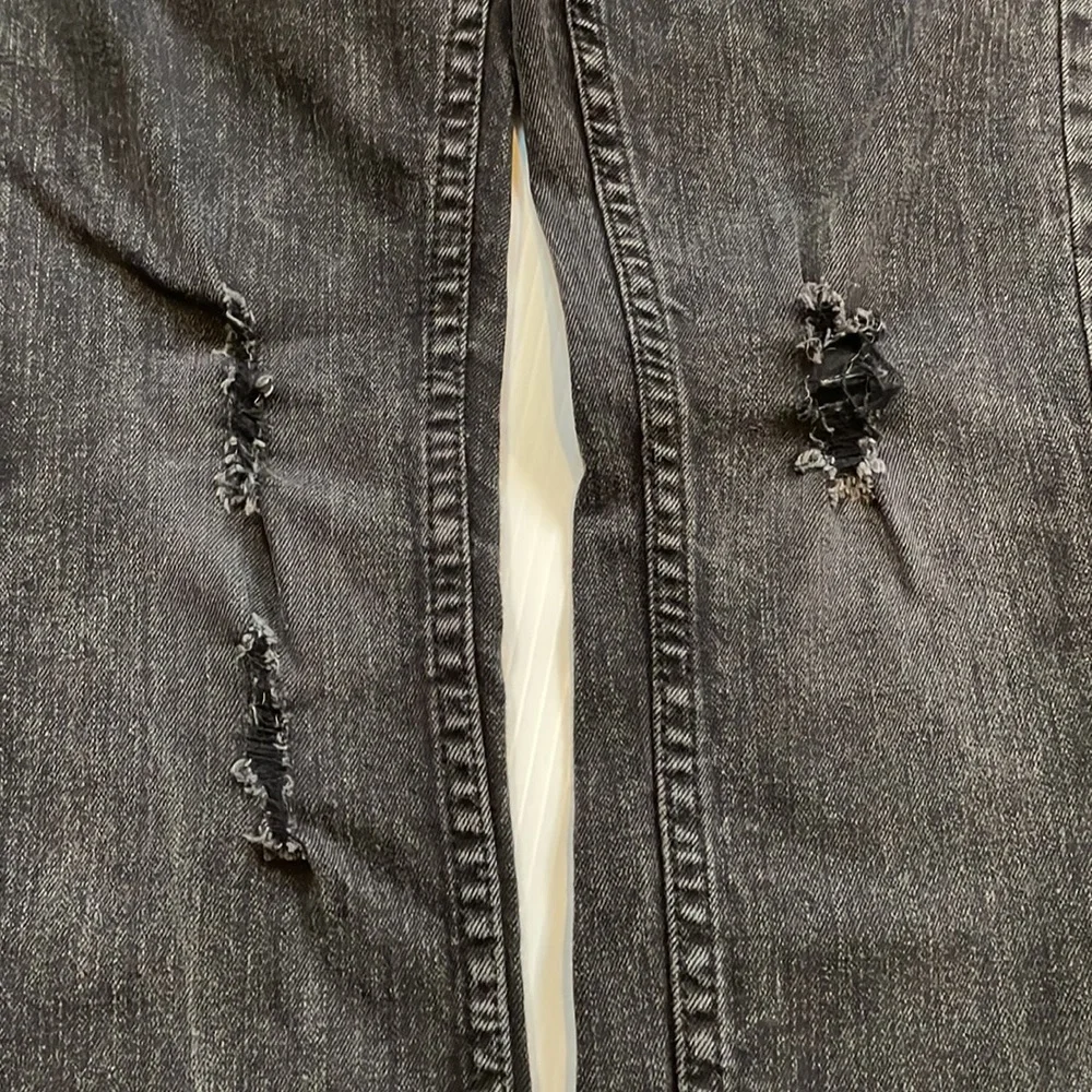 Levi’s boyfriend jean, black distressed, girls size 10